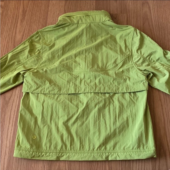 ❤️ Lululemon Lightweight Hooded Jacket in Yellow Serpentine Size 2 NWOT - Picture 6 of 13